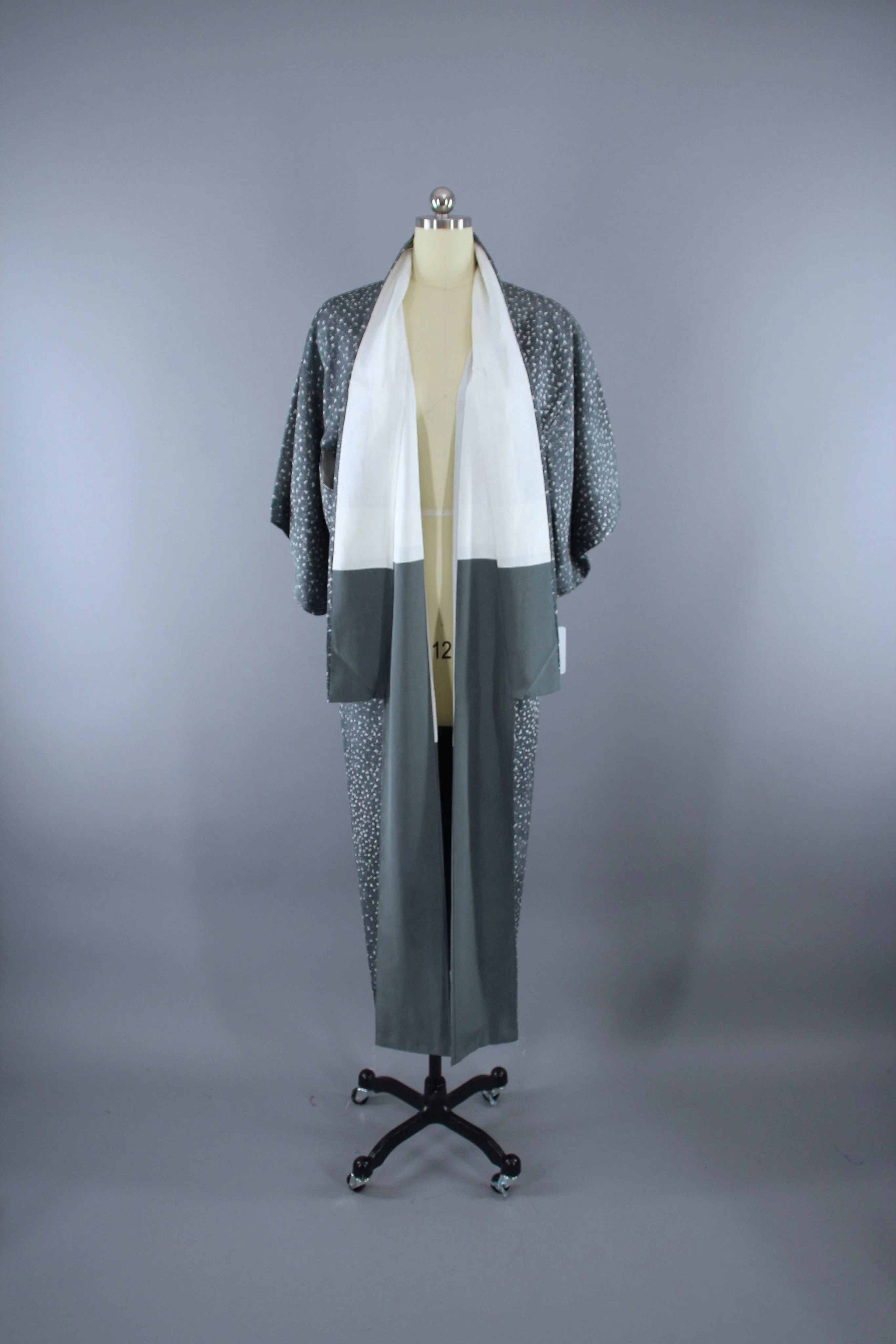 1950s Vintage Silk Kimono Robe / Grey Green GINGKO Leaves Novelty Print