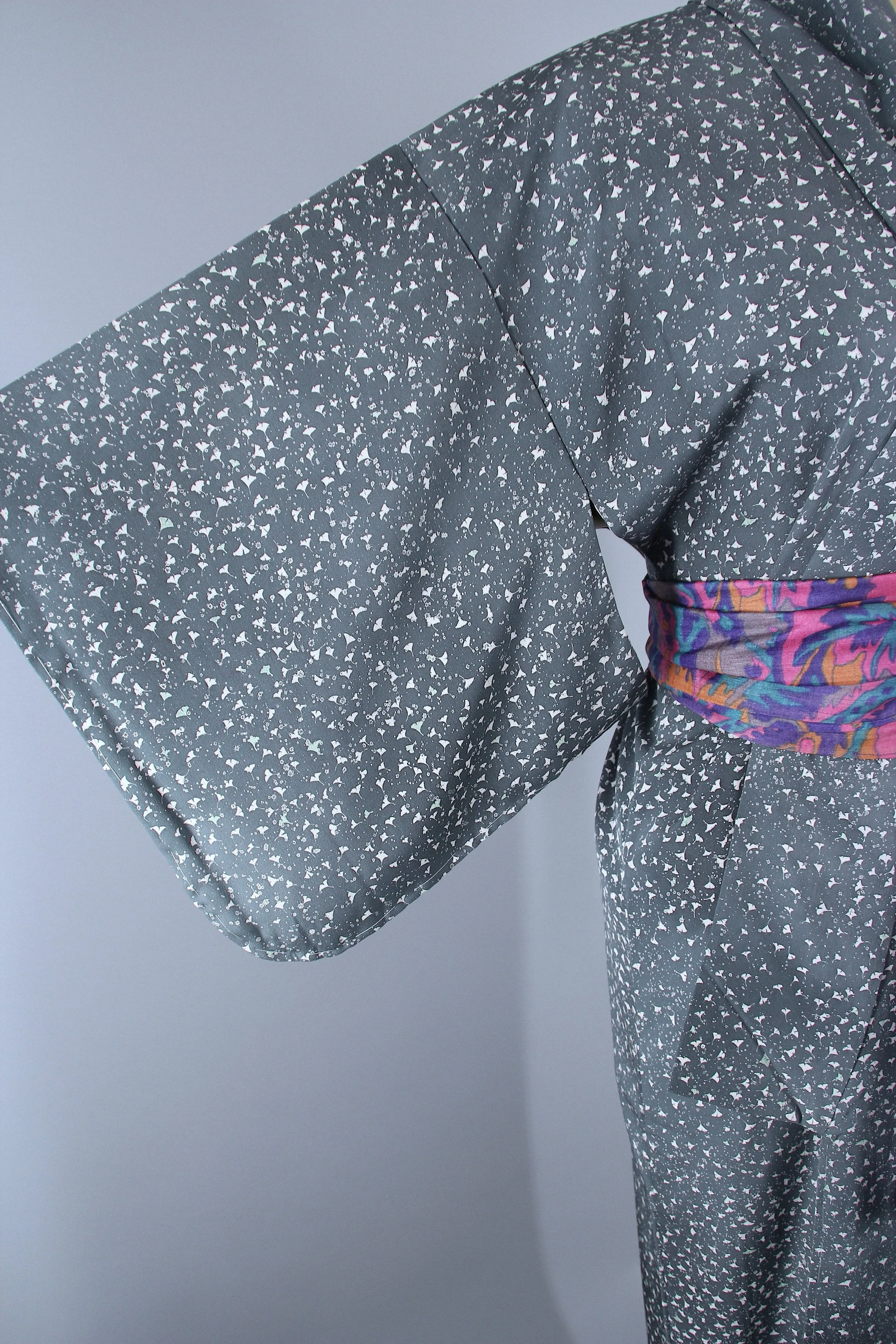 1950s Vintage Silk Kimono Robe / Grey Green GINGKO Leaves Novelty Print