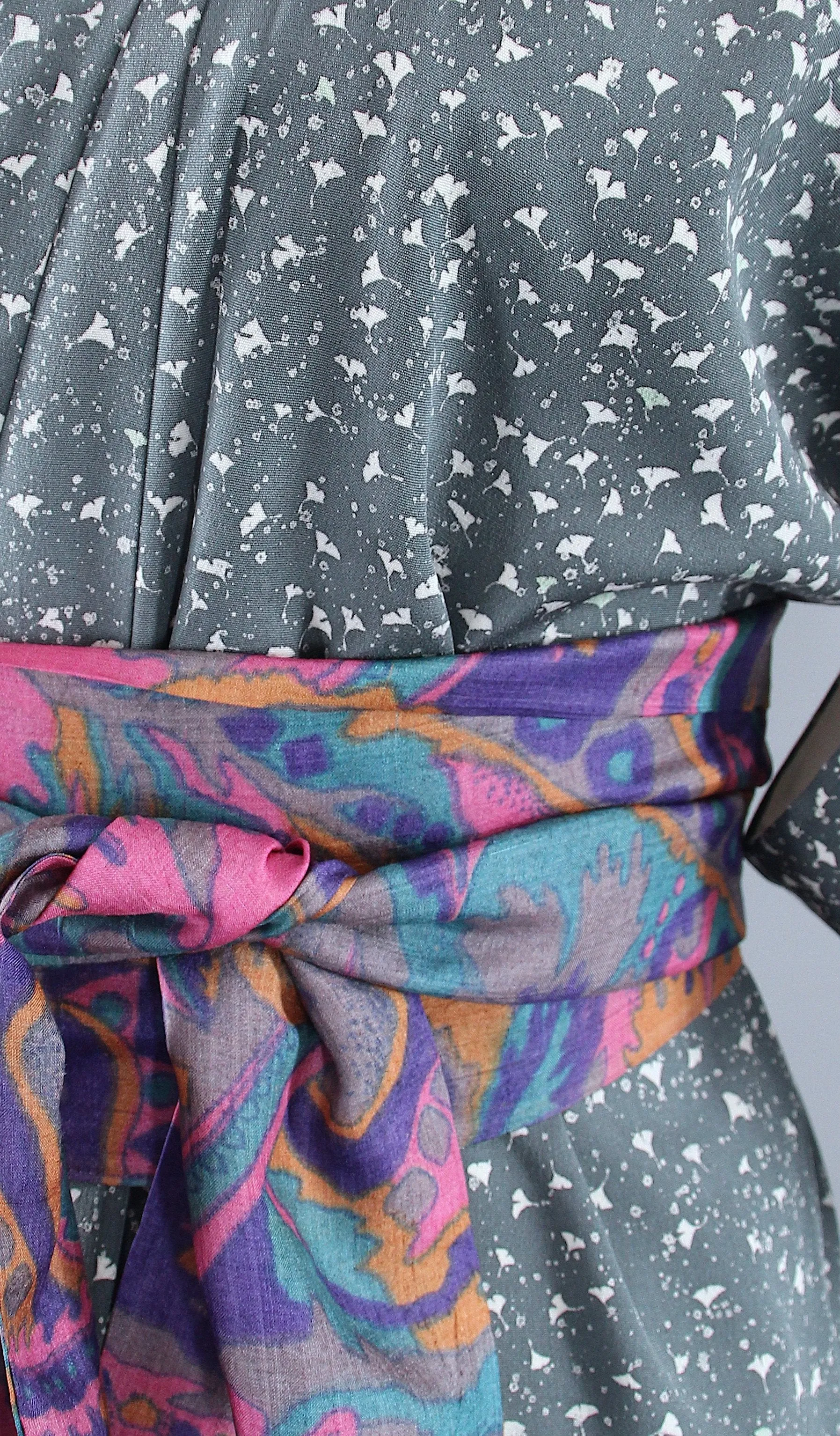 1950s Vintage Silk Kimono Robe / Grey Green GINGKO Leaves Novelty Print