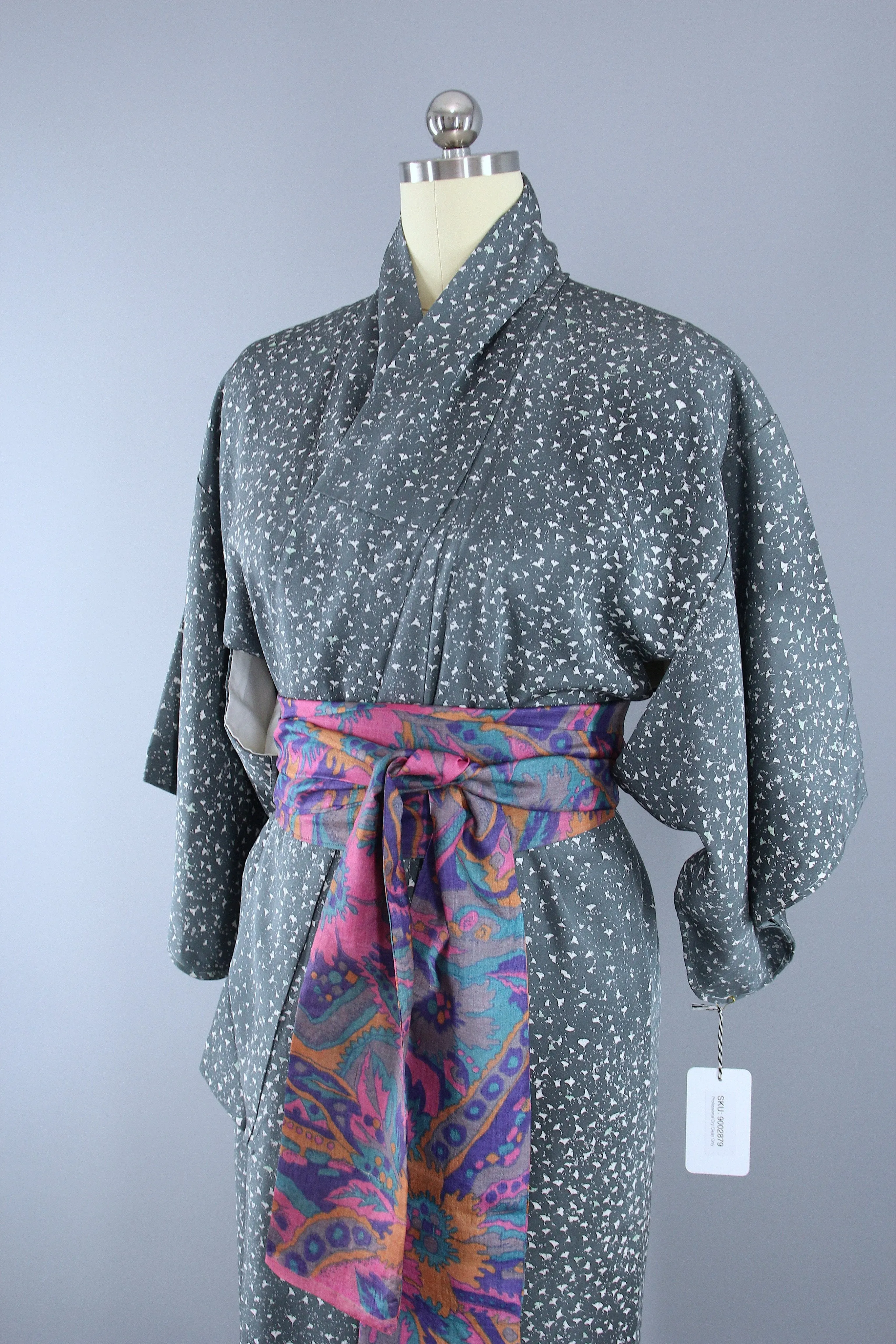 1950s Vintage Silk Kimono Robe / Grey Green GINGKO Leaves Novelty Print