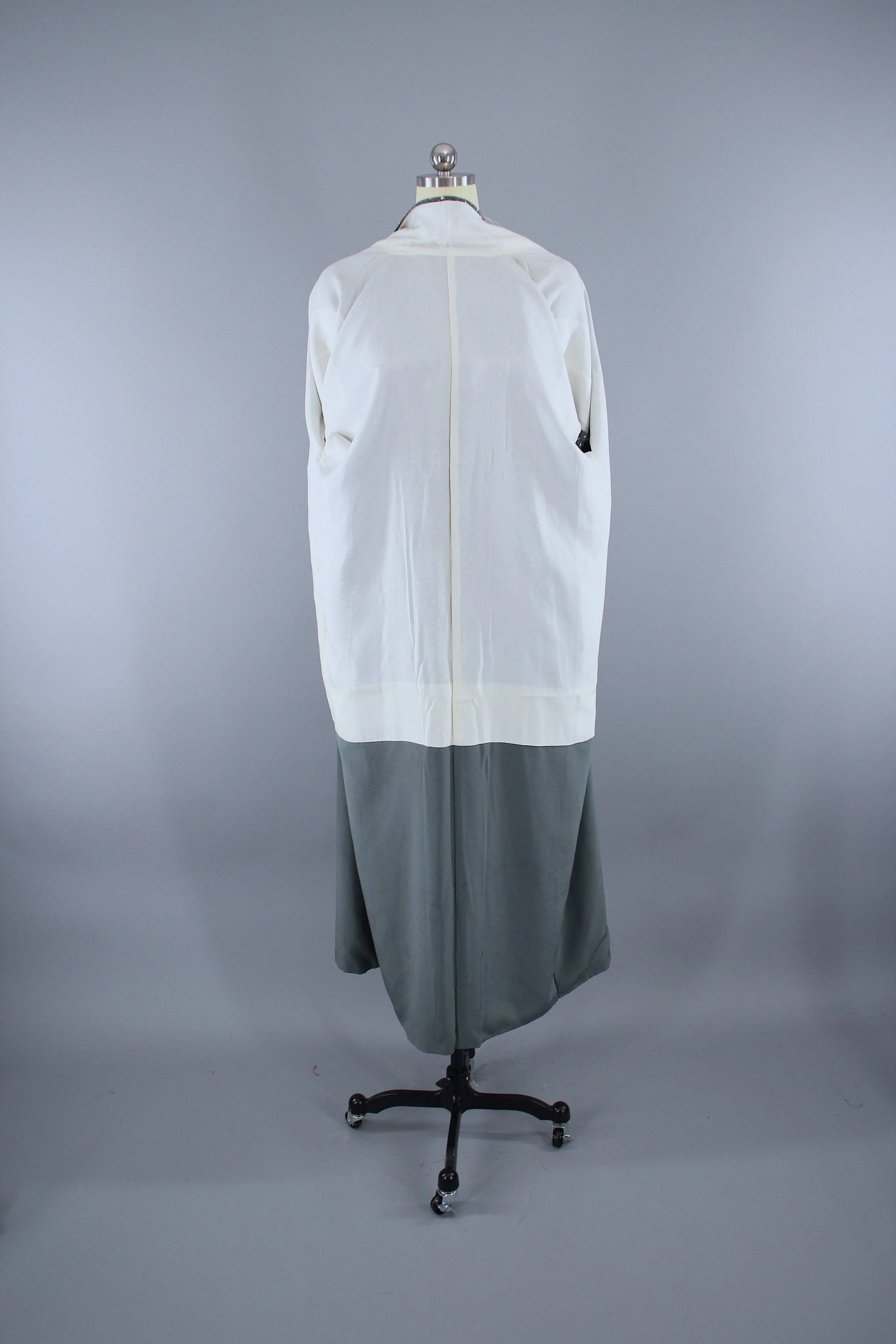 1950s Vintage Silk Kimono Robe / Grey Green GINGKO Leaves Novelty Print